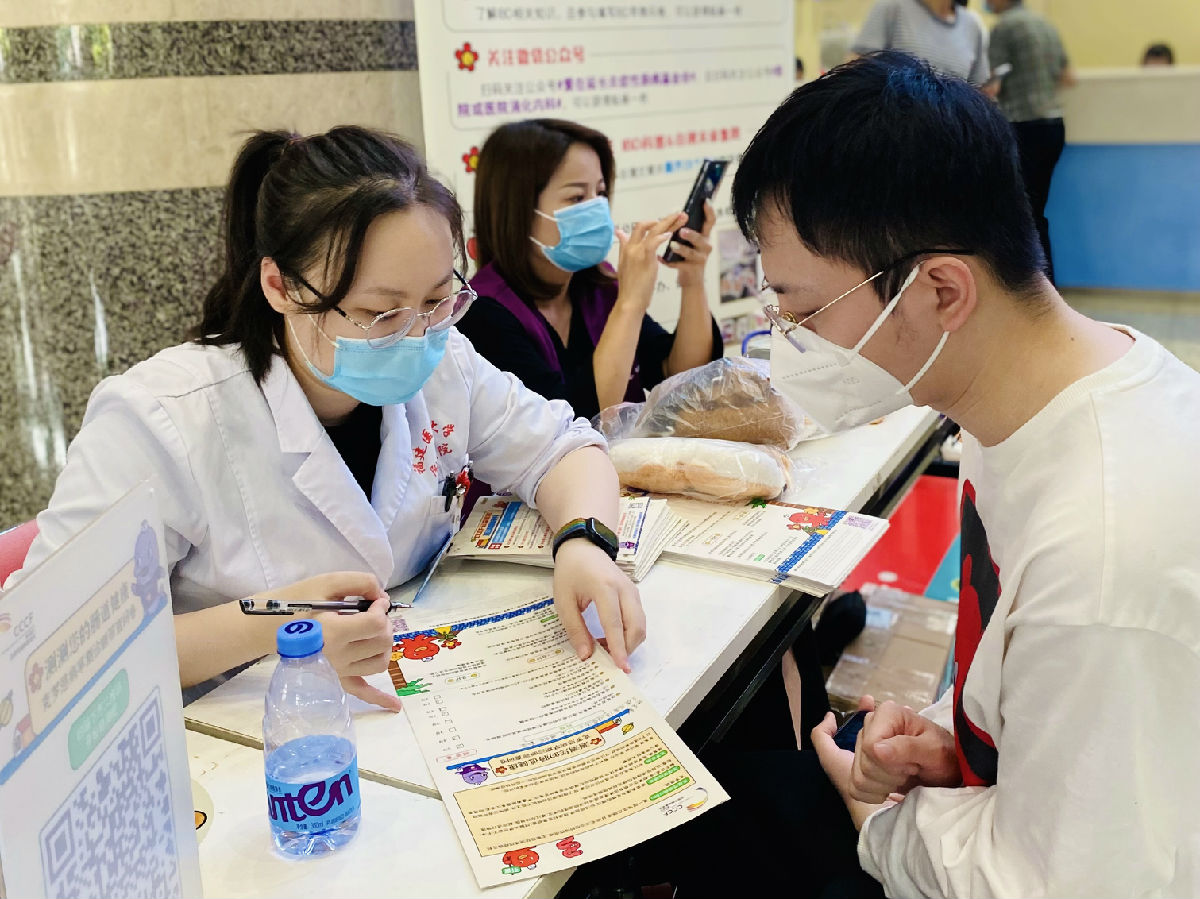 我院消化内科举办“‘肠’健康 常自由” 5&middot;19世界炎症性肠病日义诊活动