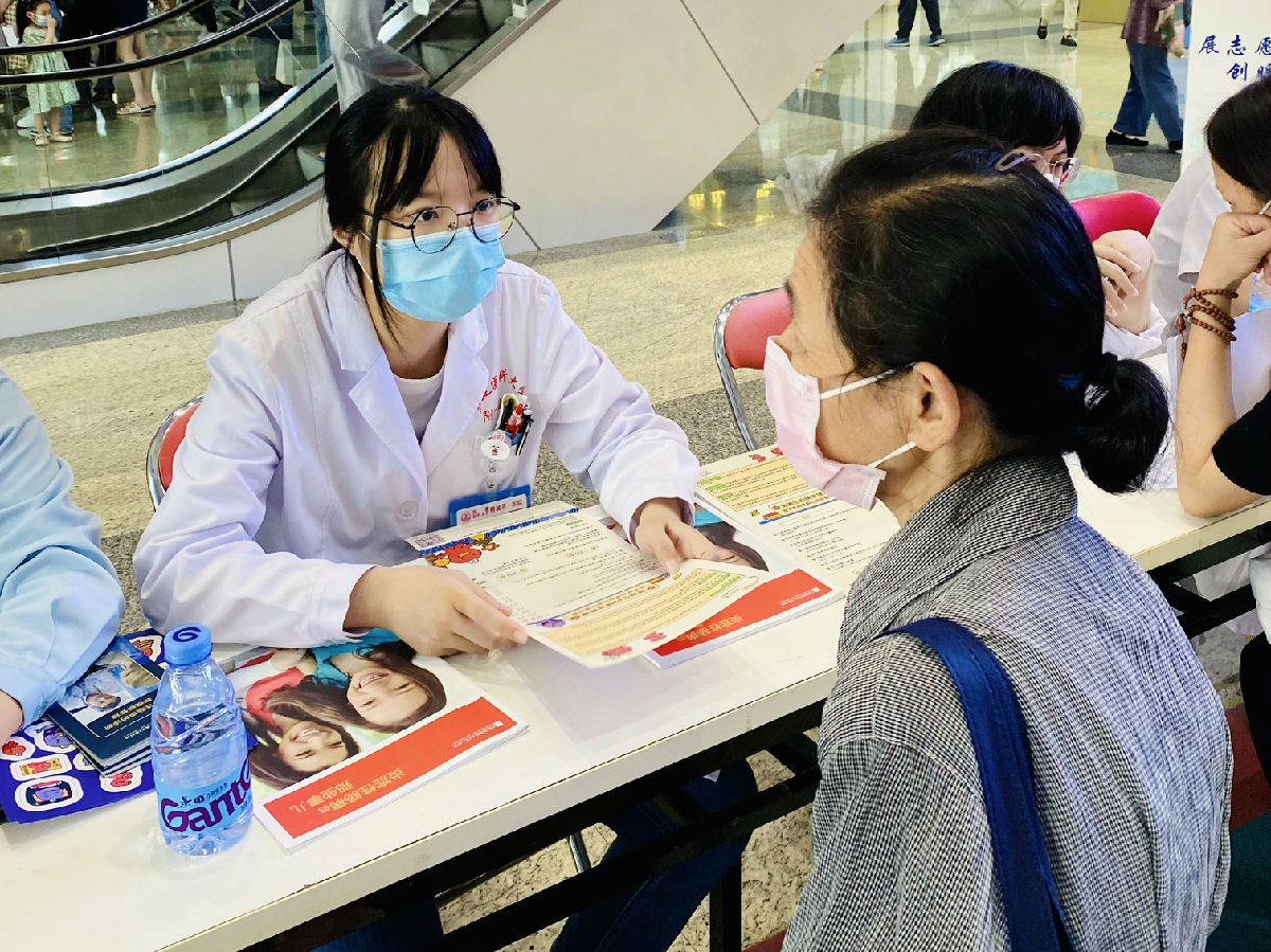 我院消化内科举办“‘肠’健康 常自由” 5&middot;19世界炎症性肠病日义诊活动