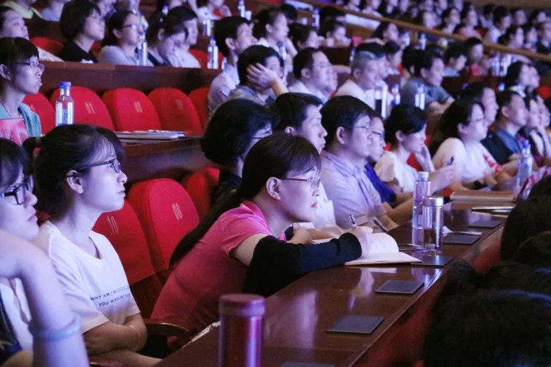 【慕容慎行同志先进事迹巡讲系列-福州站】福建卫生报‖慕容精神长存心间！慕容慎行同志先进事迹巡回报告会开讲啦