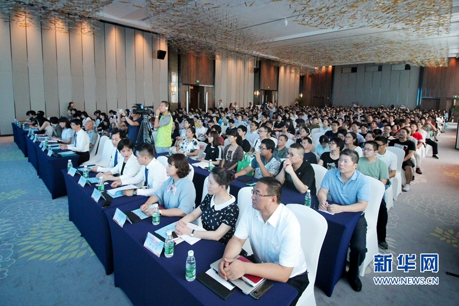 【慕容慎行同志先进事迹巡讲系列-厦门站】新华网‖人民的好医生——慕容慎行同志先进事迹巡回报告会在厦举行