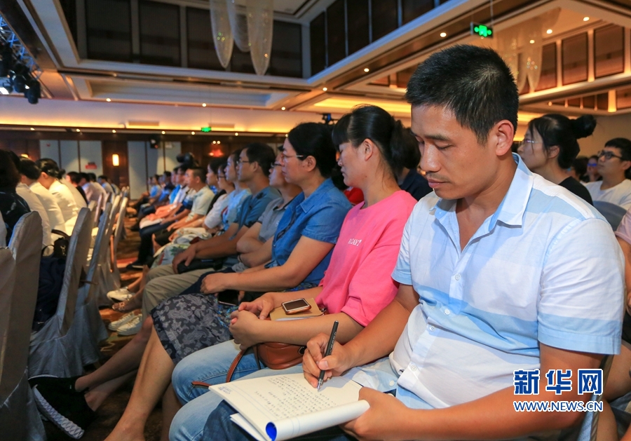 【慕容慎行同志先进事迹巡讲系列-莆田站】新华网‖【组图】慕容慎行同志先进事迹巡回报告会在莆田举行