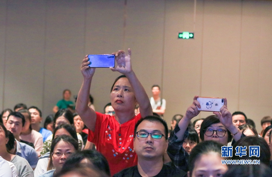 【慕容慎行同志先进事迹巡讲系列-莆田站】新华网‖【组图】慕容慎行同志先进事迹巡回报告会在莆田举行