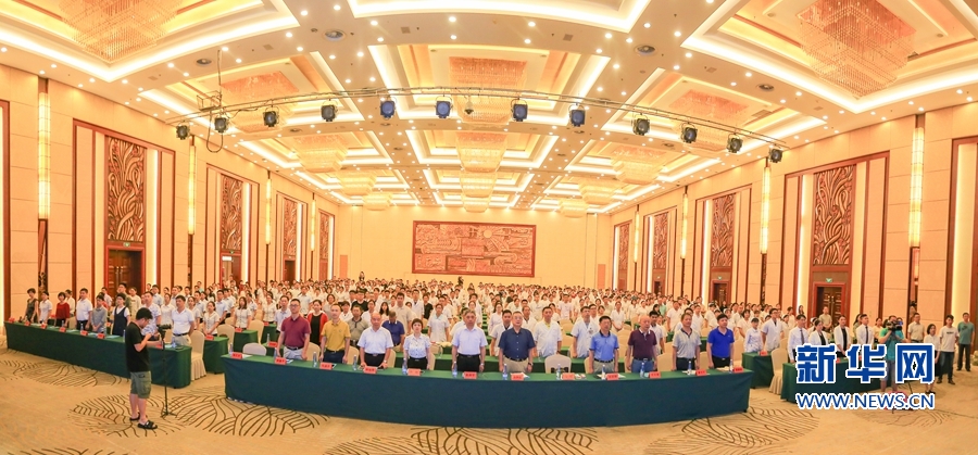 【慕容慎行同志先进事迹巡讲系列-漳州站】新华网‖【组图】慕容慎行同志先进事迹巡回报告会25日在漳州举行