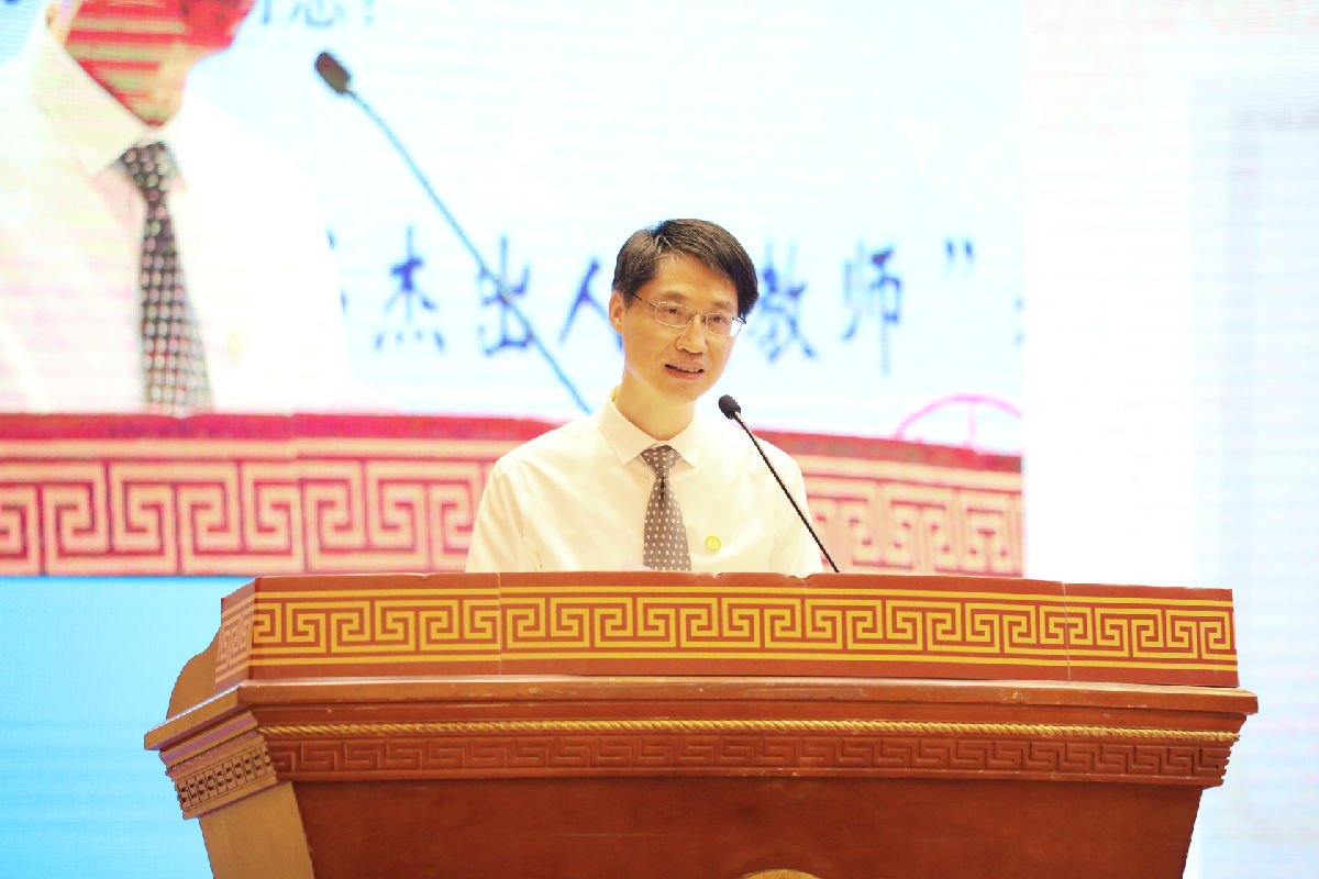 【慕容慎行同志先进事迹巡讲系列-漳州站】漳州卫健委‖慕容慎行同志先进事迹巡回报告会在漳举行