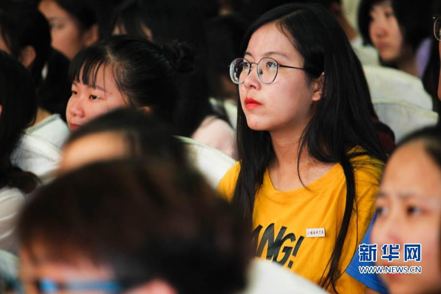 【慕容慎行同志先进事迹巡讲系列-三明站】新华网‖【组图】医者仁心&middot;榜样力量