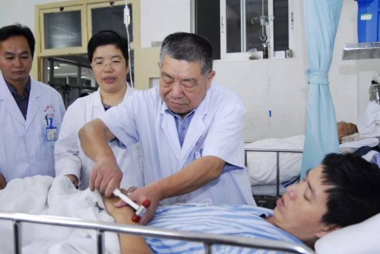 新华网‖慕容慎行：65年党龄坚守经常挂在嘴边的真心信仰