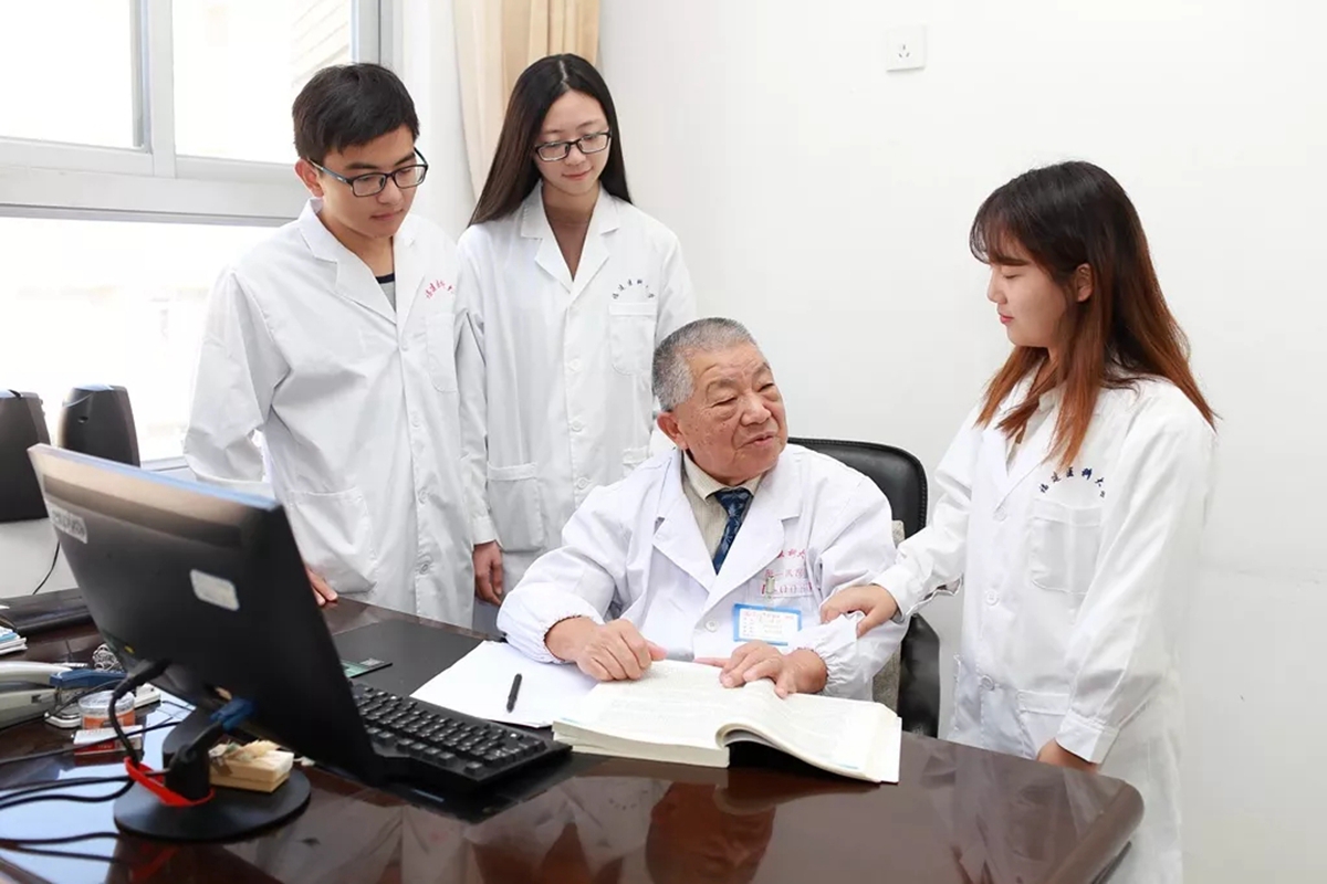 新华网‖慎行一生 尽显大医风范