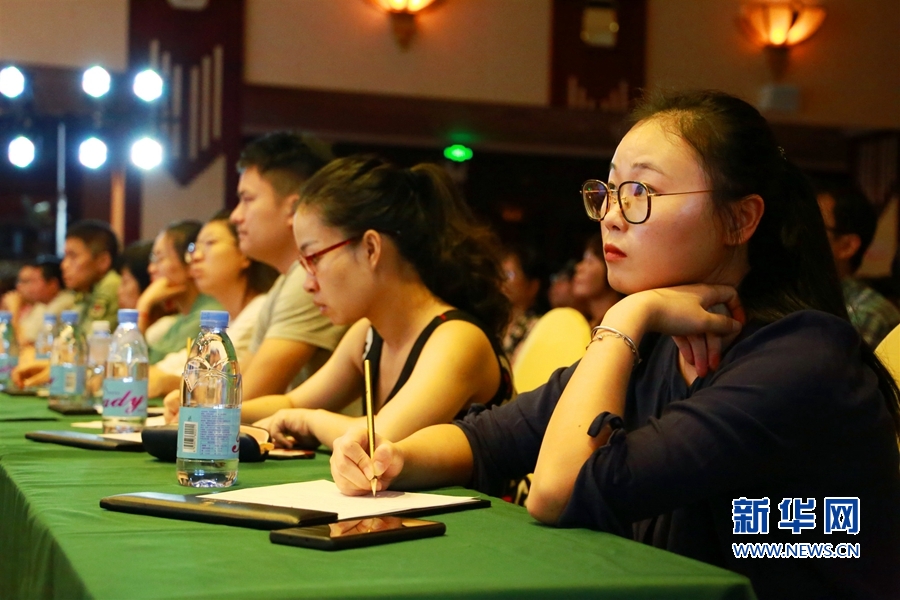 【慕容慎行同志先进事迹巡讲系列-泉州站】新华网‖【组图】慕容慎行同志先进事迹巡回报告会在泉州举行