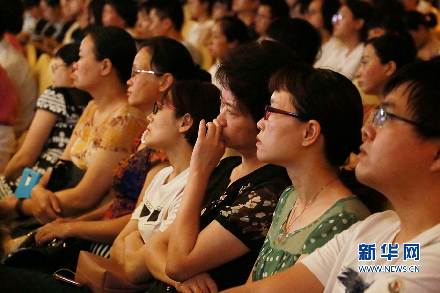 【慕容慎行同志先进事迹巡讲系列-泉州站】新华网‖【组图】慕容慎行同志先进事迹巡回报告会在泉州举行