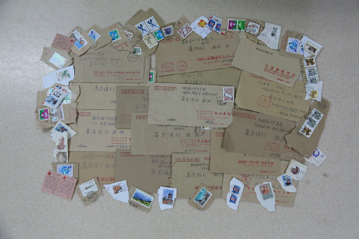 往来信件、学生留言画册