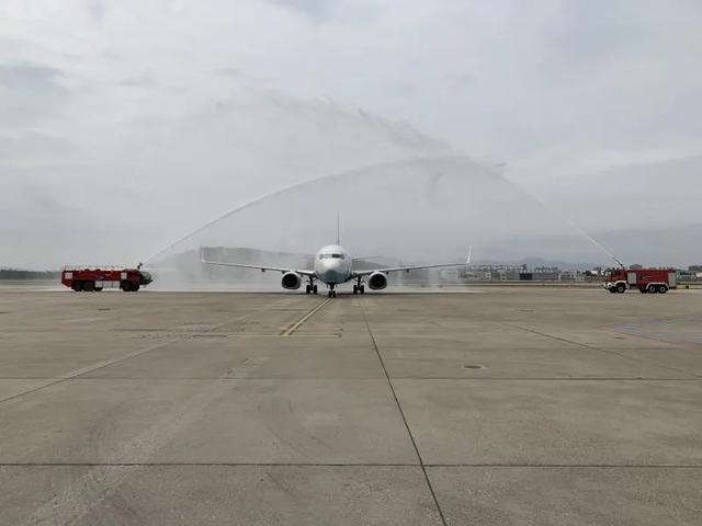 2020年3月23-24日，载运着福建省对口支援宜昌防治新型冠状病毒肺炎支援队、福建援鄂医疗队的航班落地福州后，福州机场以最高规格“水门礼”迎接队员的归来