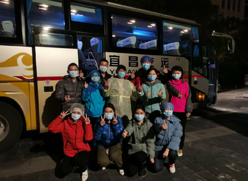 师傅说：你们守护患者，我来守护你们