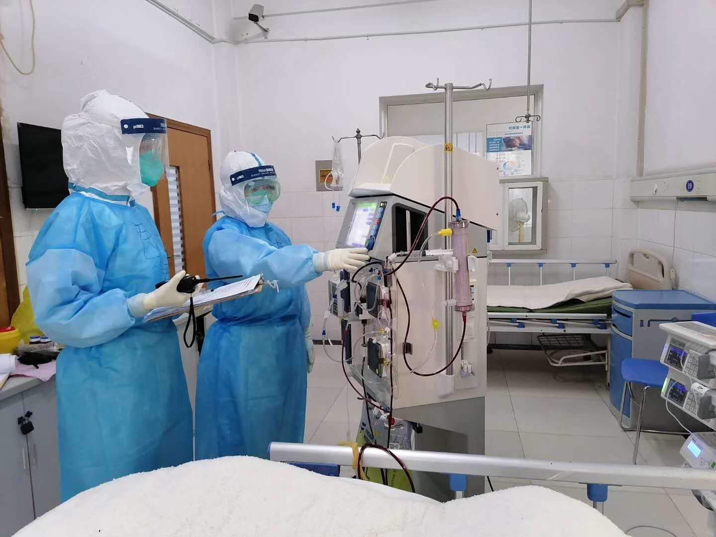 2020年2月20日，福建省对口支援宜昌防治新型冠状病毒肺炎支援队福建医大附一医院的医疗队员在宜昌第三人民医院开展救治工作