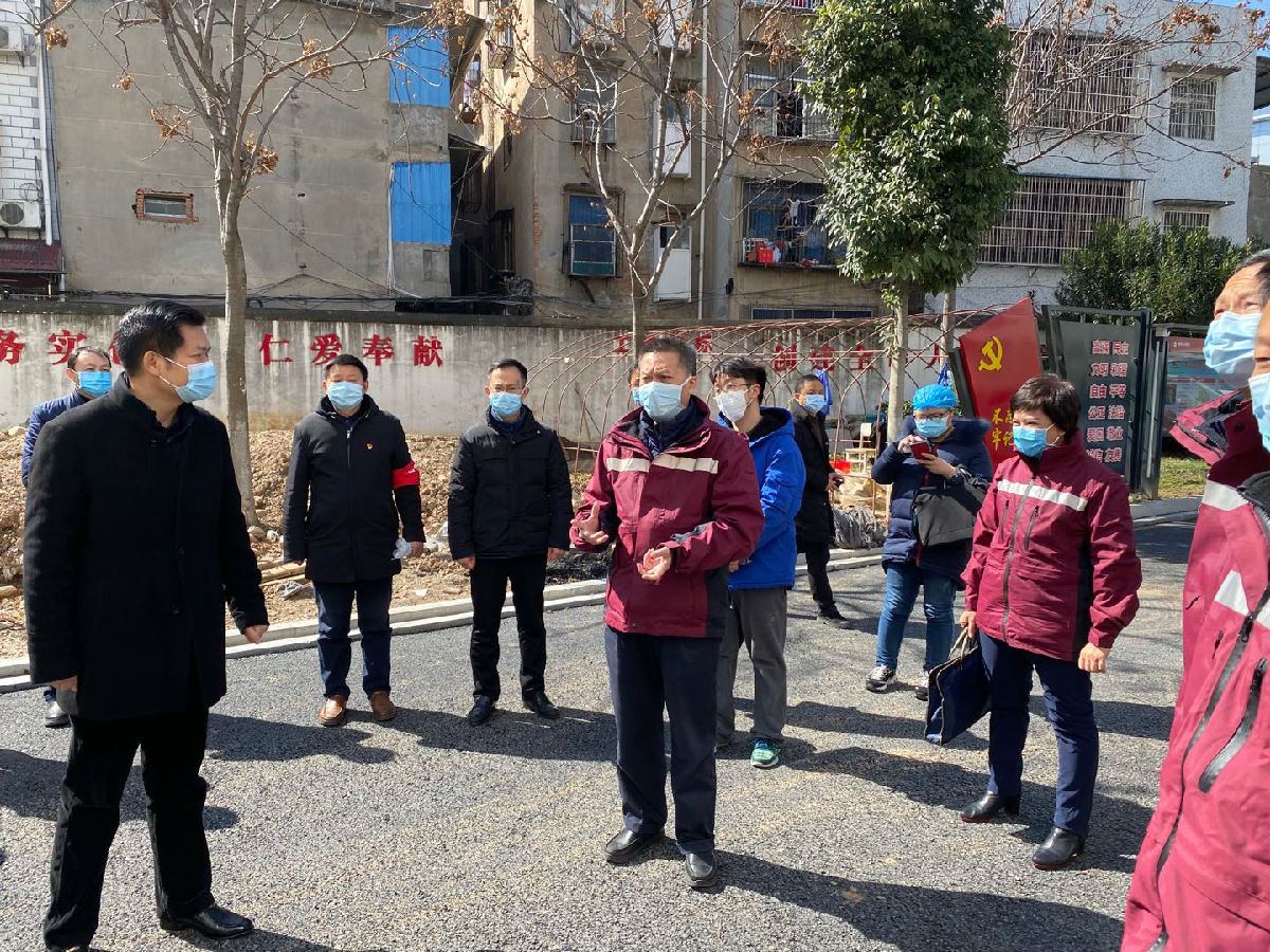 2020年2月17日，福建省对口支援宜昌防治新型冠状病毒肺炎支援队前指副总指挥、领队、附一医院院长康德智（中）深入枝江市、当阳市、长阳自治县调研疫情