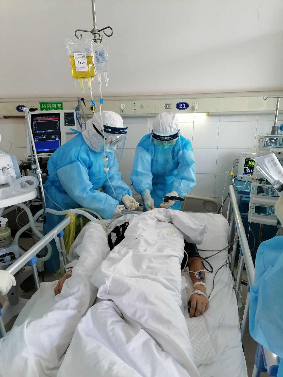 2020年2月16日，福建省对口支援宜昌防治新型冠状病毒肺炎支援队福建医大附一医院队员在宜昌第三人民医院开展医疗救治工作