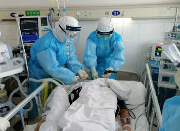 2020年2月16日，福建省对口支援宜昌防治新型冠状病毒肺炎支援队福建医大附一医院队员在宜昌第三人民医院开展医疗救治工作