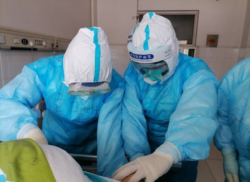 2020年2月16日，福建省对口支援宜昌防治新型冠状病毒肺炎支援队福建医大附一医院队员在宜昌第三人民医院开展医疗救治工作