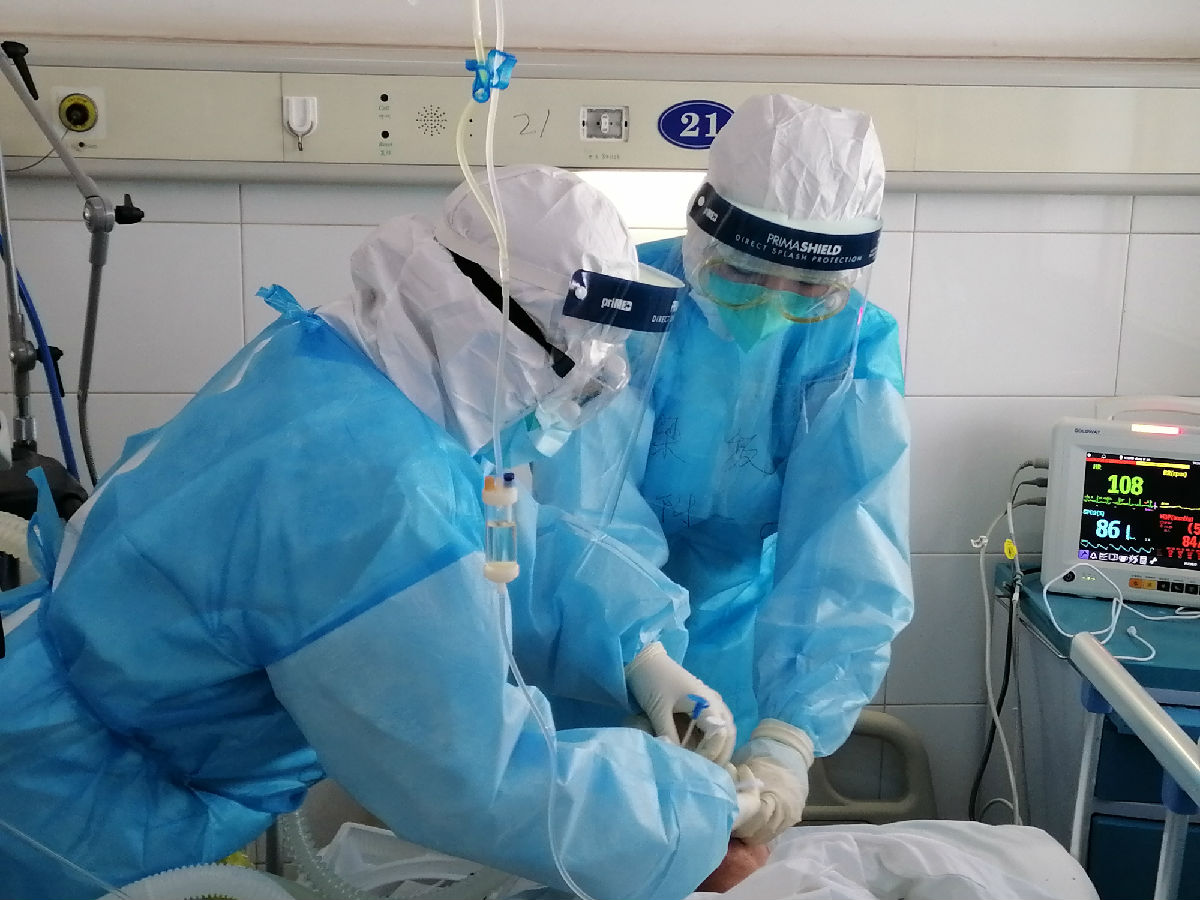 2020年2月16日，福建省对口支援宜昌防治新型冠状病毒肺炎支援队福建医大附一医院队员在宜昌第三人民医院开展医疗救治工作