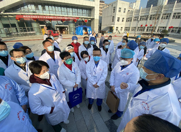 2020年2月，福建省对口支援宜昌防治新型冠状病毒肺炎支援队进入宜昌市第三人民医院前林振吕再次叮嘱队员们进入病区后的注意事项