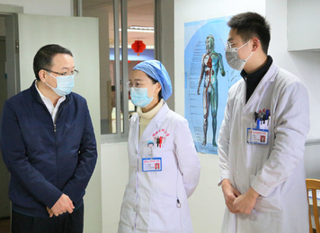 2020年2月7日，福建医科大学校长陈晓春代表学校对返岗的临床医学专硕学生给予慰问