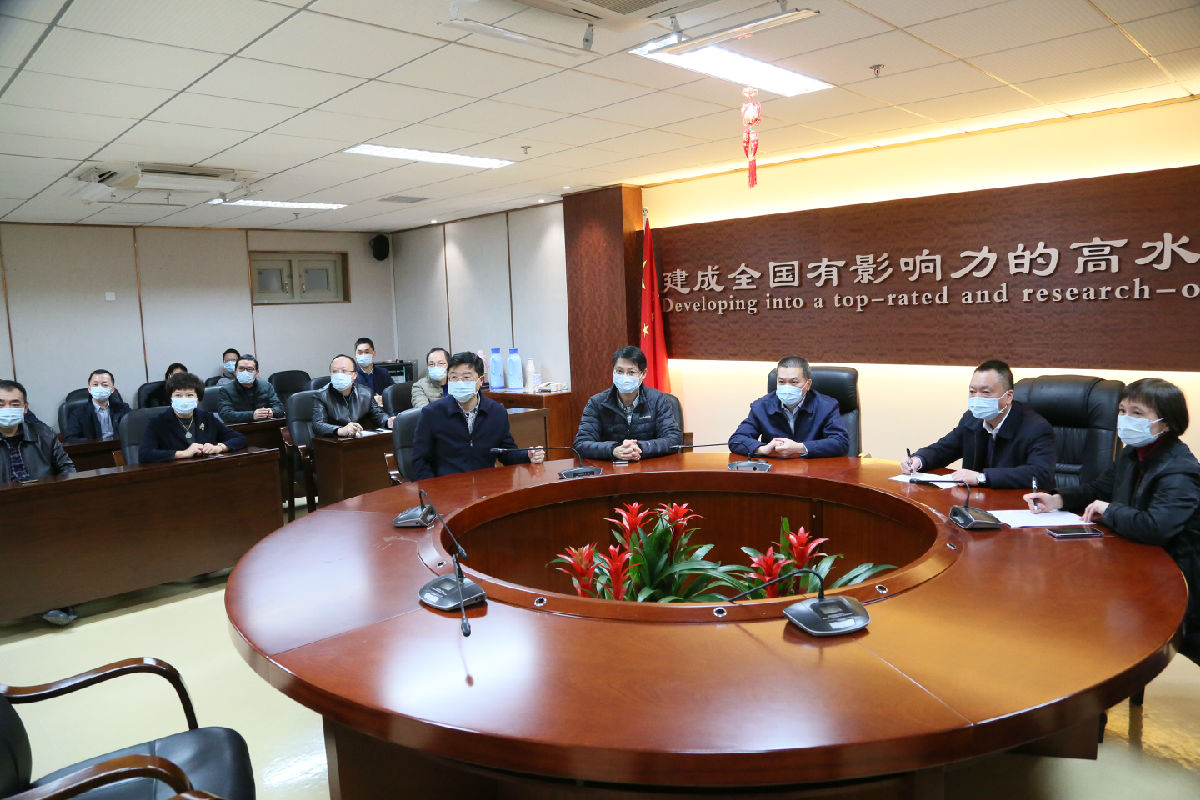 2020年1月28日，医院第一时间建立新冠肺炎疫情防控工作例会制度，对医院联防联控做出周密部署