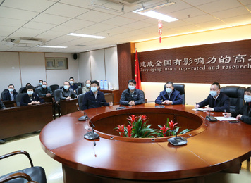 2020年1月28日，医院第一时间建立新冠肺炎疫情防控工作例会制度，对医院联防联控做出周密部署