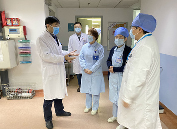 2020年2月7日，福建医大附一医院副院长翁山耕深入临床一线协调解决疫情防控相关工作