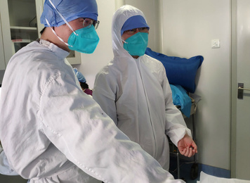 2020年2月19日，福建医大附一医院专家进驻福州市肺科医院开展救治工作