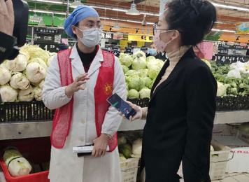 2020年3月4日，福建医大附一医院专家组成的“健康战疫服务队”走进福州市重点民生保障企业永辉超市指导助力企业复工复产
