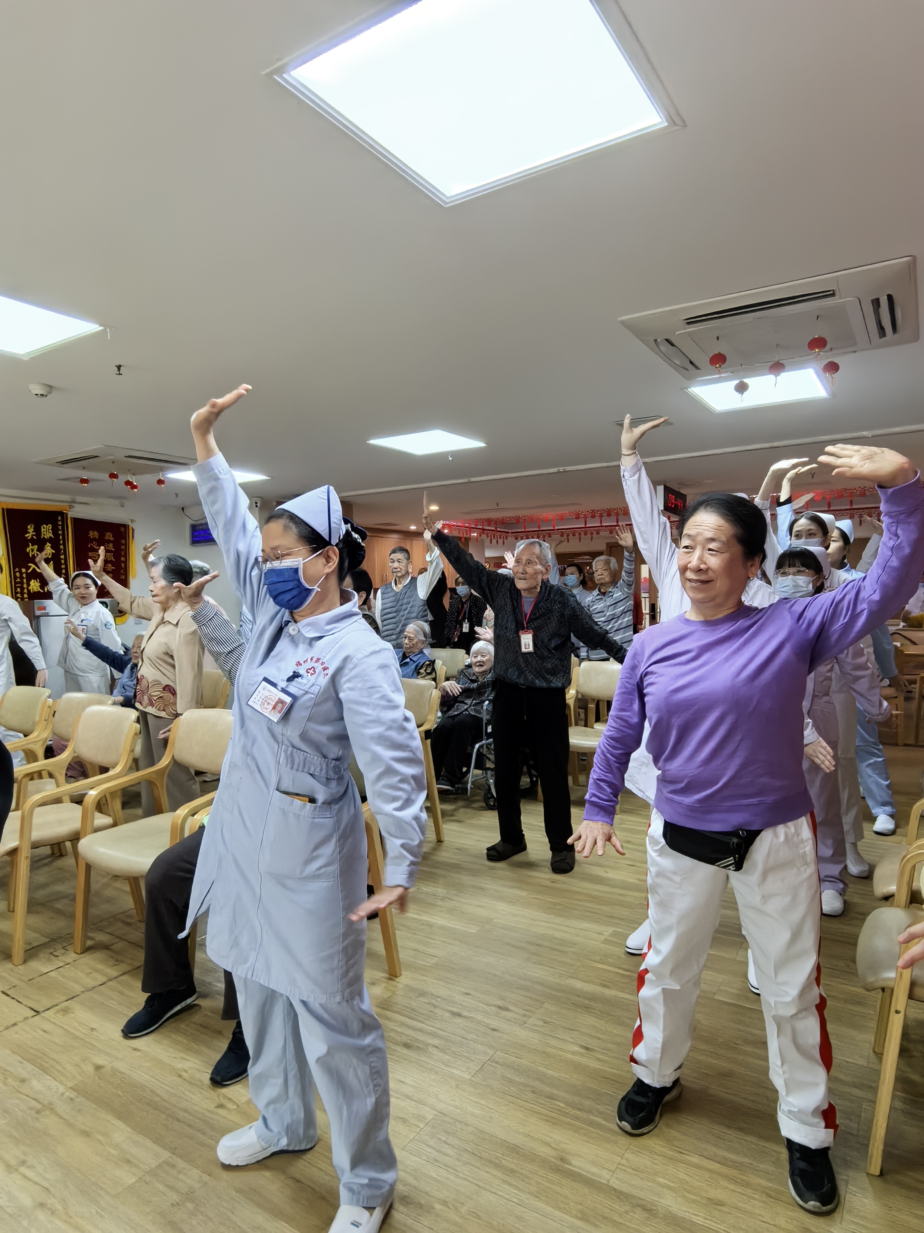 浓浓敬老情 温暖夕阳心——我院全科综合党支部、老年医学科携福建省老年专科护士班学员爱心义诊进社区