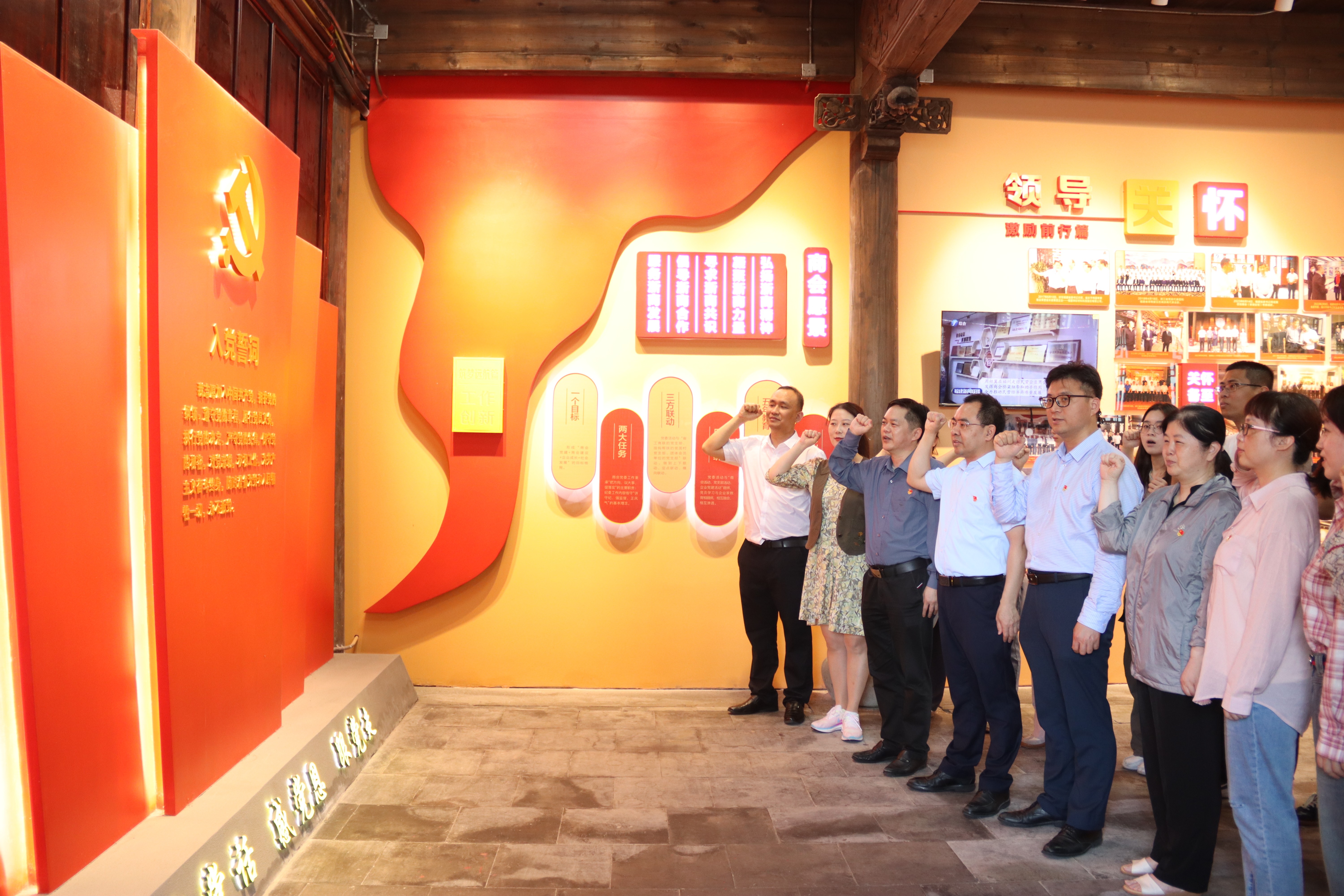 人间四月  情暖烟台山——福建医科大学附属第一医院多党支部联合仓山区仓前街道党工委、仓山区卫健局开展医疗志愿服务主题党日活动