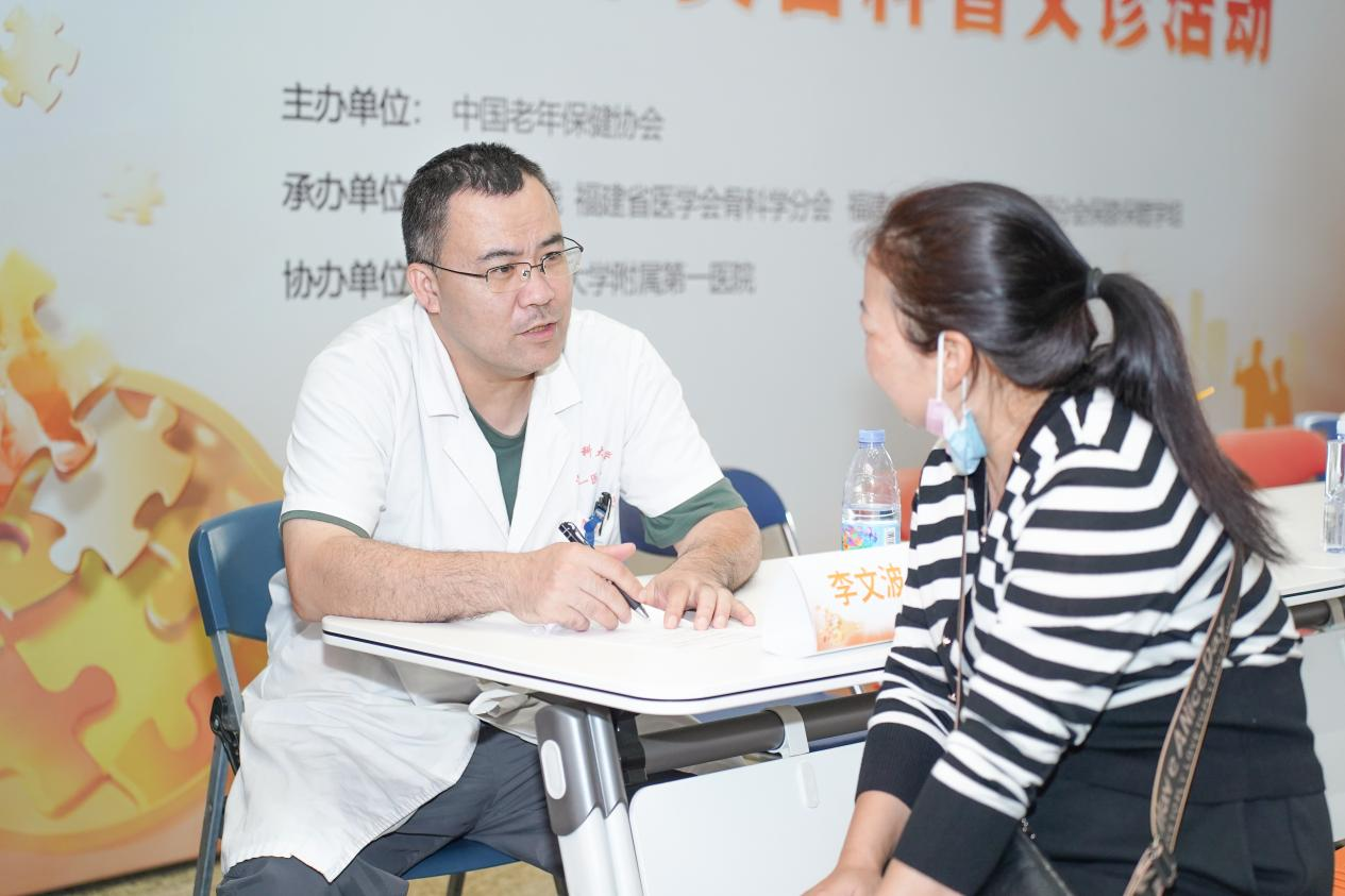 世界关节炎日，附一在行动！我院关节疾病诊疗中心开展科普义诊活动，守护百姓“关节健康”