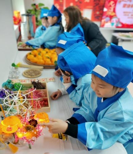 我院中医科胸外科联合举办“元宵妙趣研学挑战营”活动