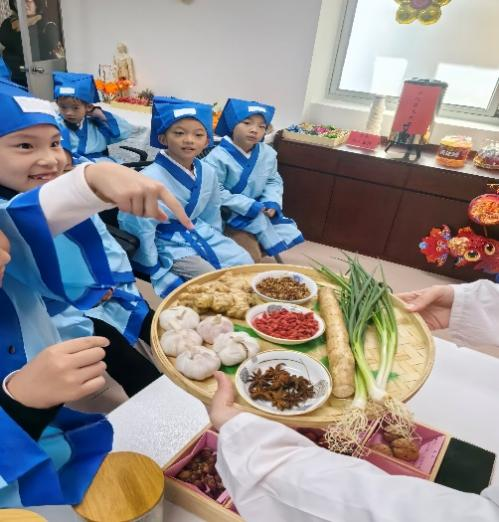 我院中医科胸外科联合举办“元宵妙趣研学挑战营”活动