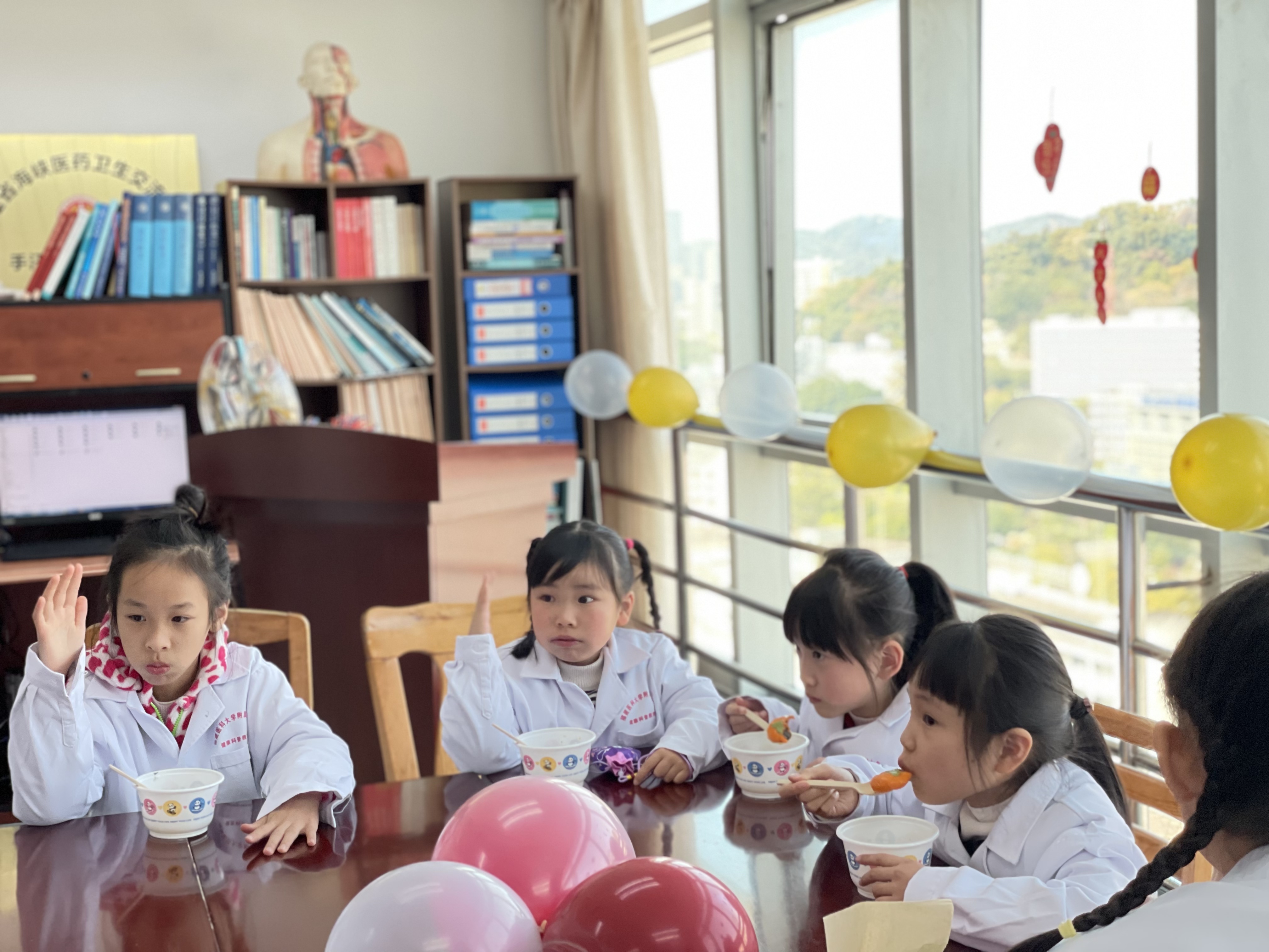 我院中医科胸外科联合举办“元宵妙趣研学挑战营”活动