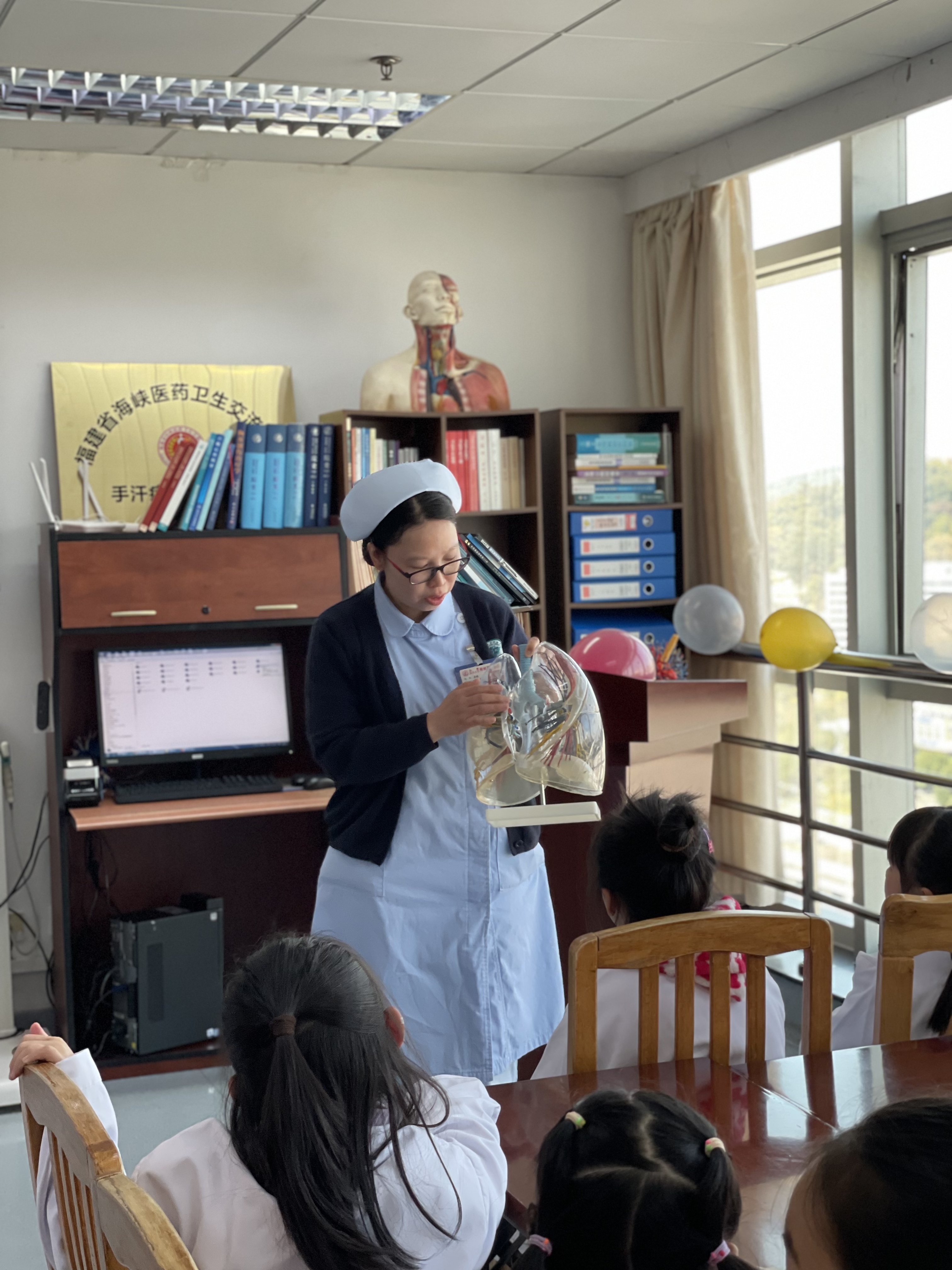 我院中医科胸外科联合举办“元宵妙趣研学挑战营”活动