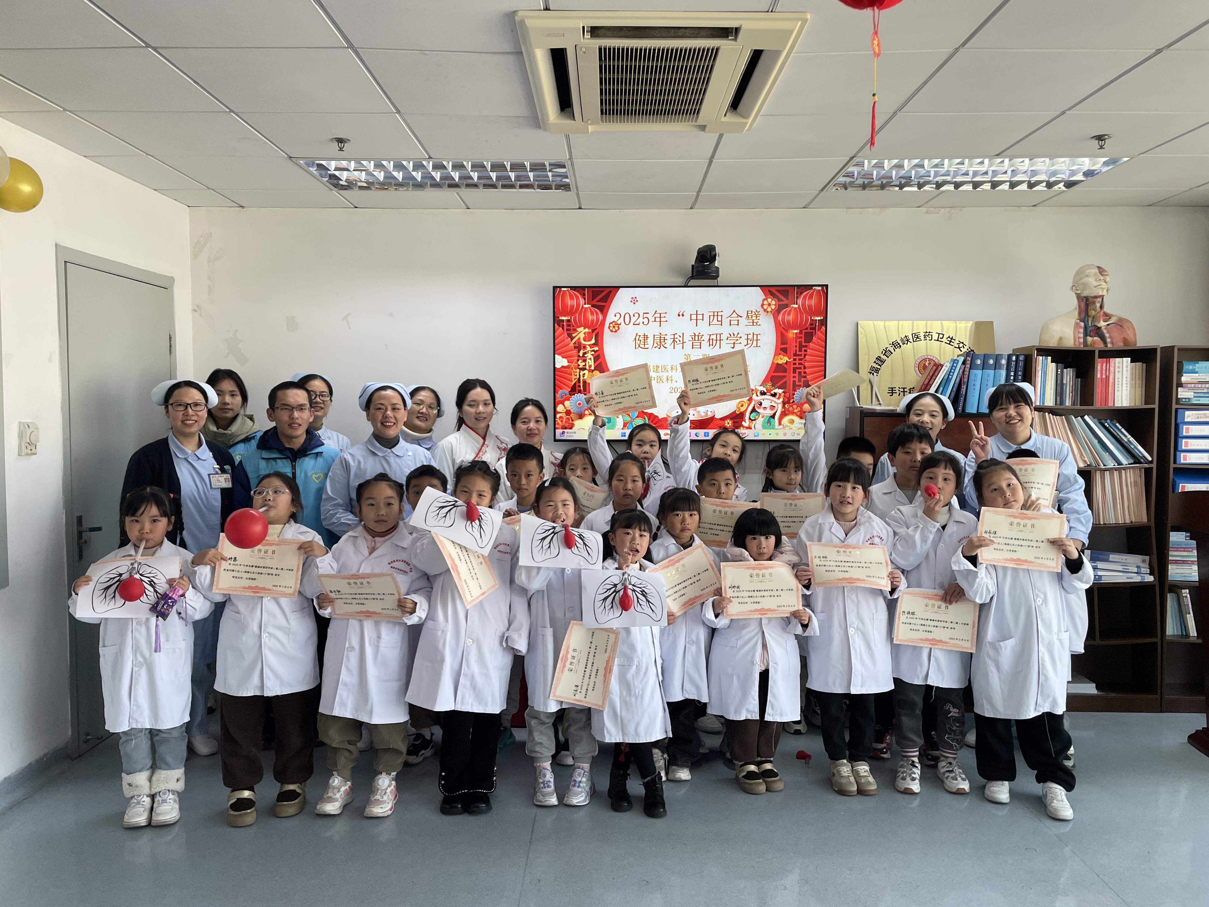 我院中医科胸外科联合举办“元宵妙趣研学挑战营”活动