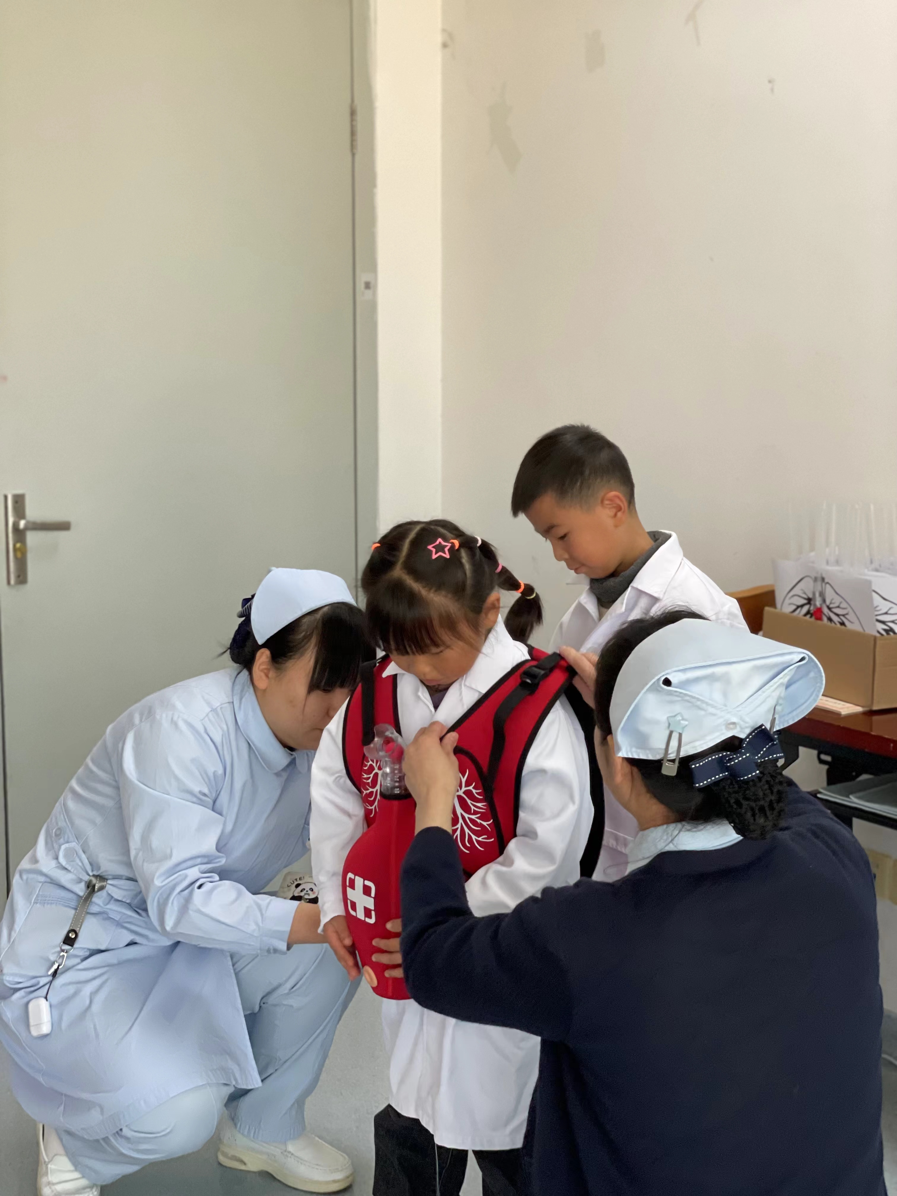 我院中医科胸外科联合举办“元宵妙趣研学挑战营”活动