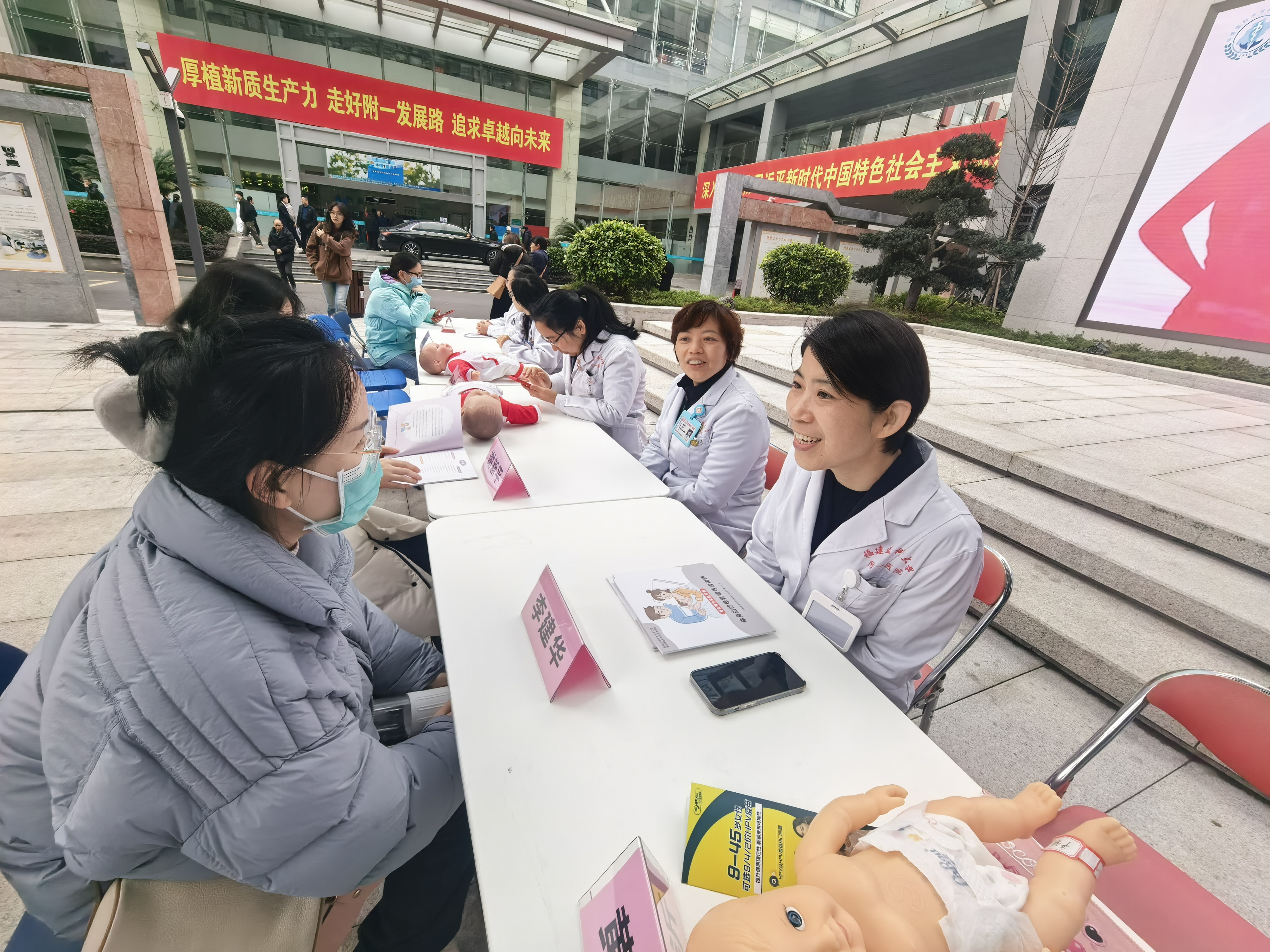 守住“她”健康 “孕育”新希望 ——我院妇产科与新生儿科举办“三八妇女节”健康义诊活动