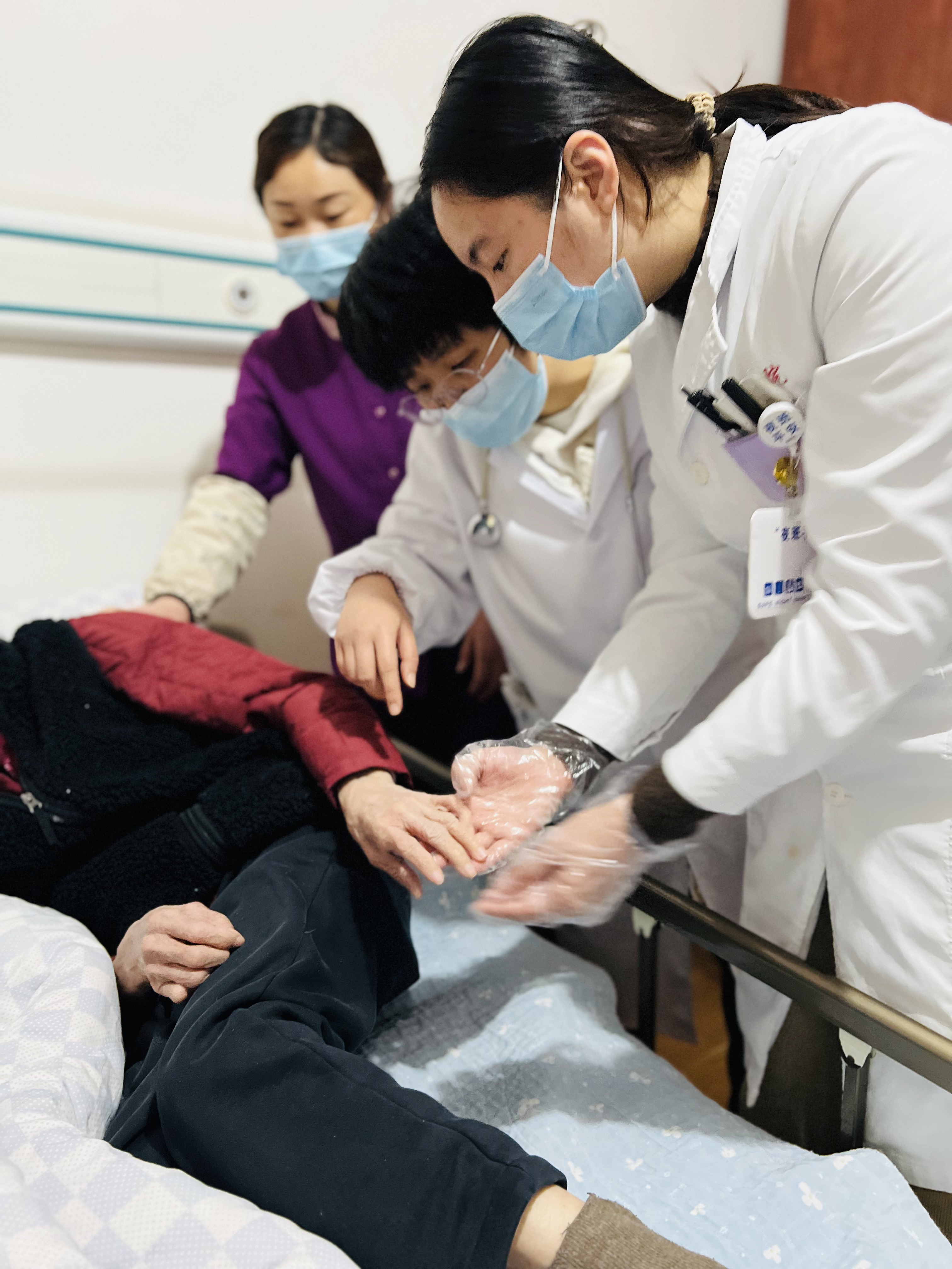 有福之州老有所医 温情附一健康助力 ——我院与福州市社会福利院联合开展学雷锋护理科技志愿服务活动