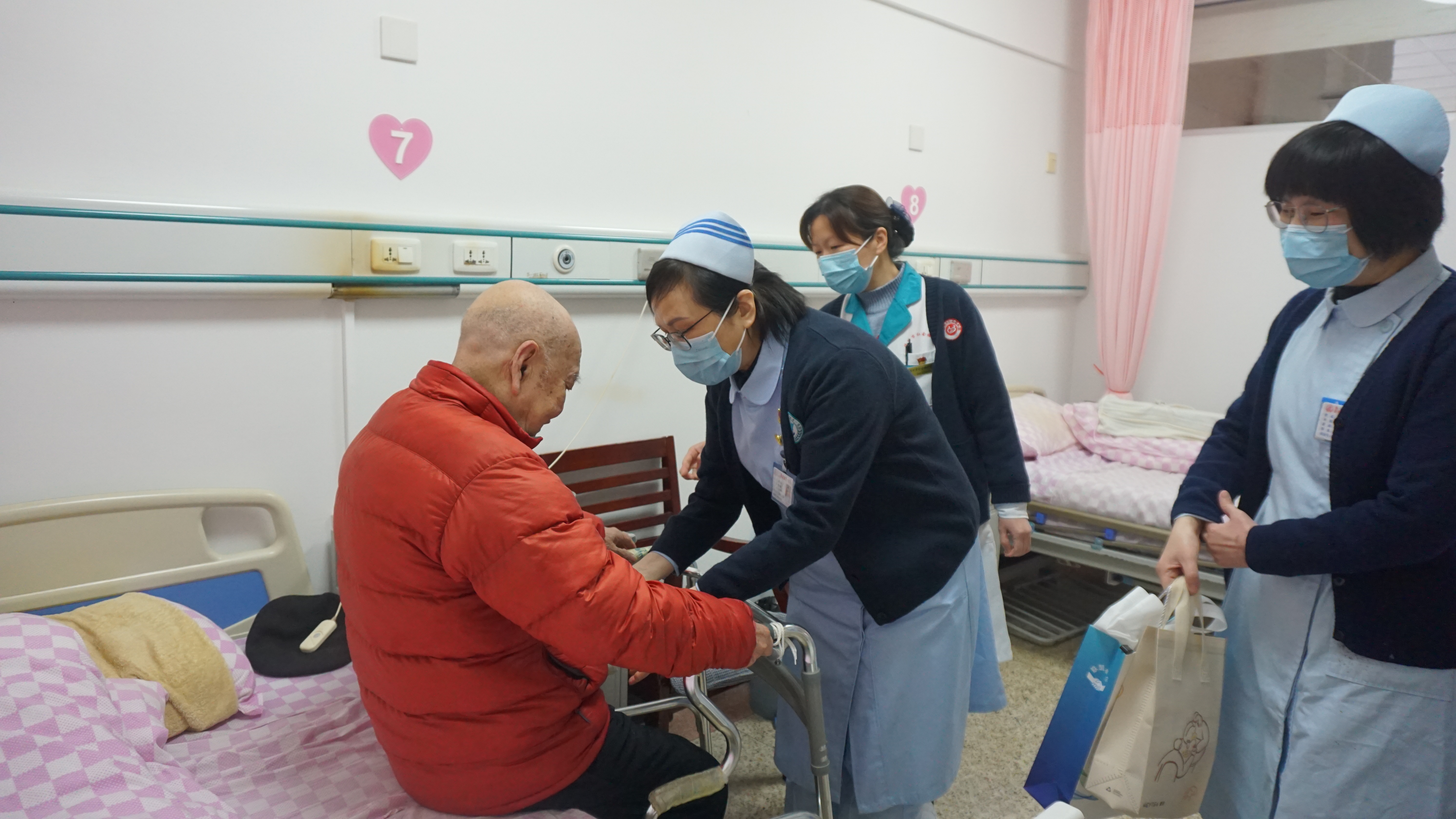 有福之州老有所医 温情附一健康助力 ——我院与福州市社会福利院联合开展学雷锋护理科技志愿服务活动