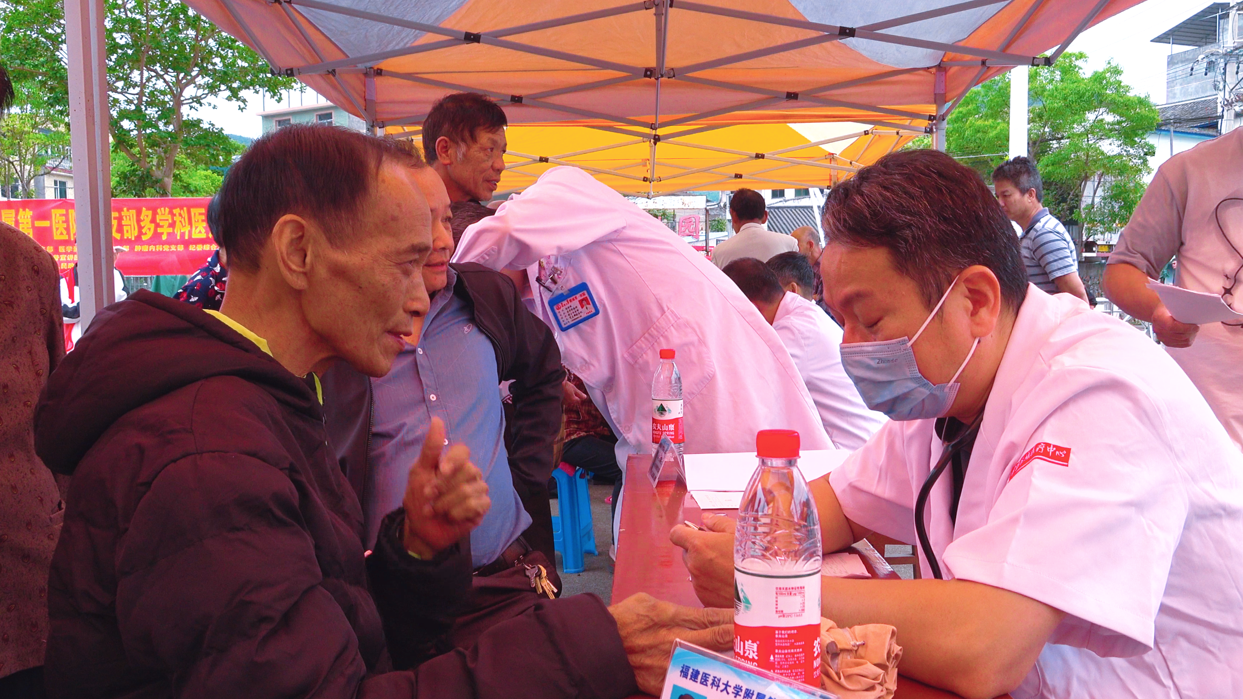党建引领基层健康行 多学科联动助力乡村振兴 ——福建医大附一急诊医学中心党支部等多支部赴闽清池园镇开展健康惠民活动