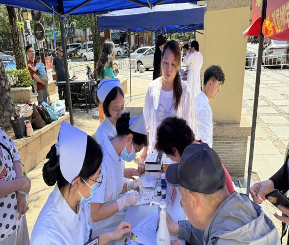 我院肝病中心肝内科开展2025年护理科普周义诊