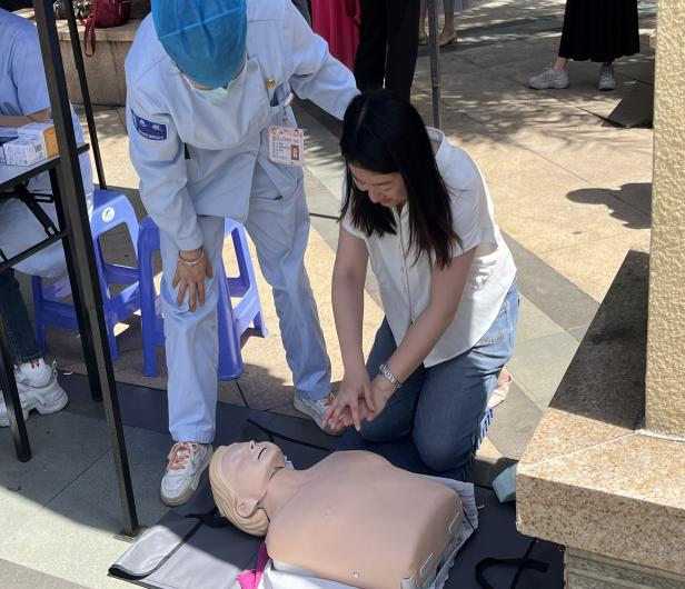 我院肝病中心肝内科开展2025年护理科普周义诊